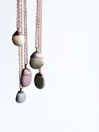 Beach pebble necklace | Raw stone necklace
